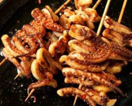 Grilled Bite-Sized Squid Tentacles 夜市铁板鱿鱼须（250g)